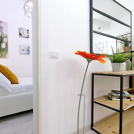 Leonina Charme - My Extra Apartment *