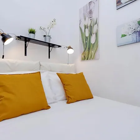 Apartment Leonina Charme - My Extra Rome